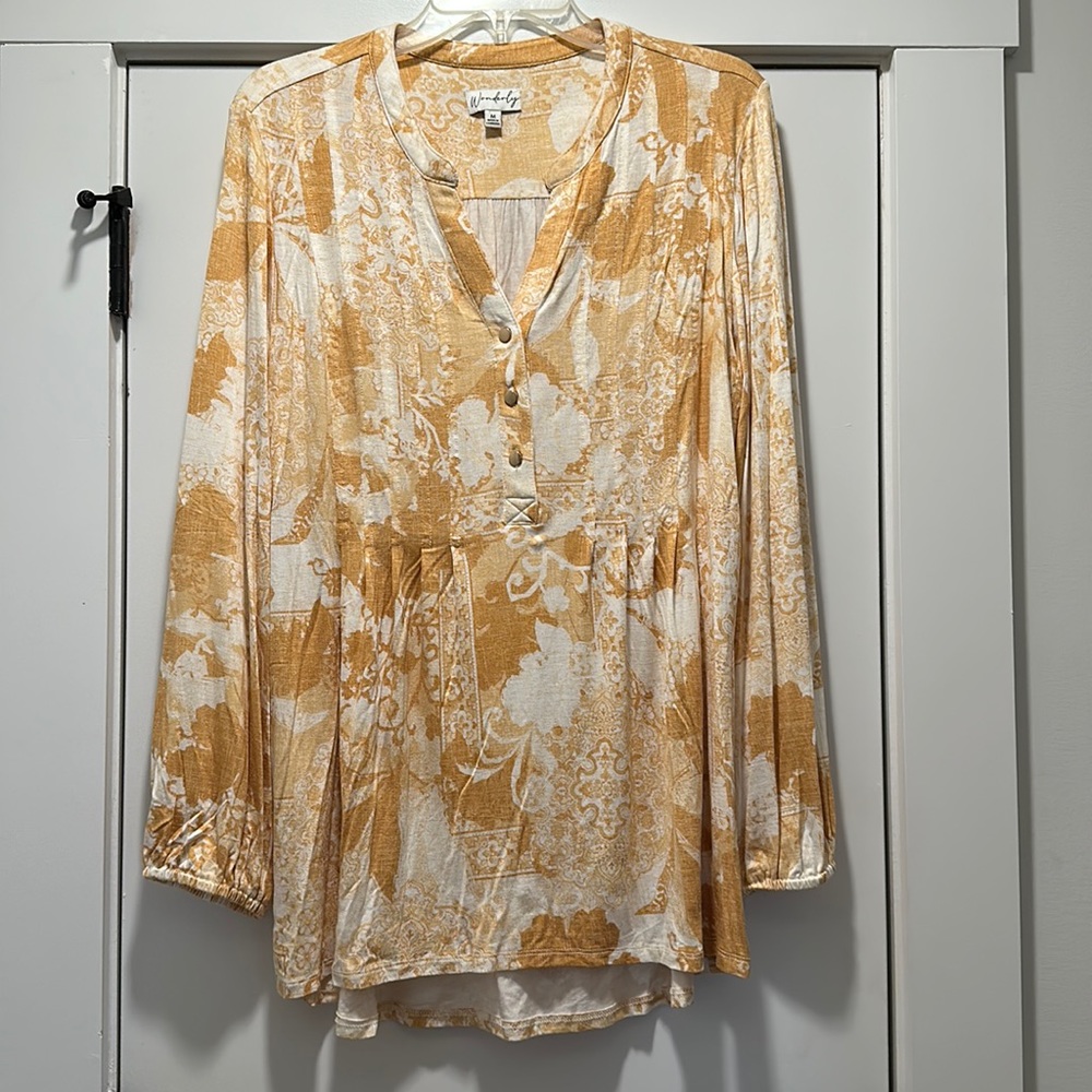 Women’s long top, size Medium, V-neck button front, pleated top.